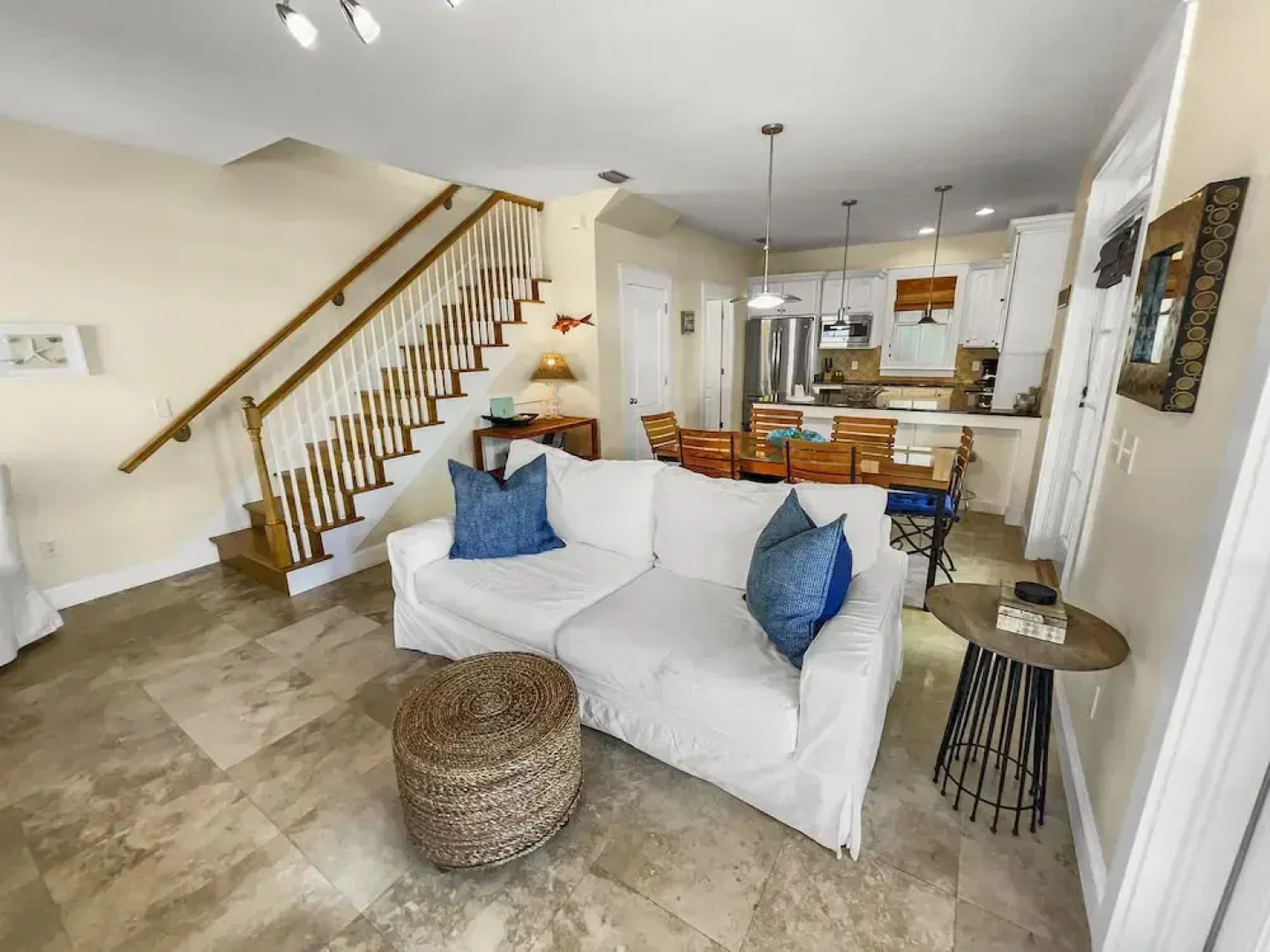 Mare E Sole 2 Bedroom Home by RedAwning