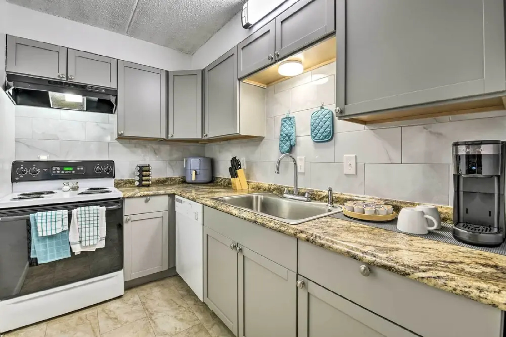 Waterfront Mary Esther Condo w/ Kayaks!