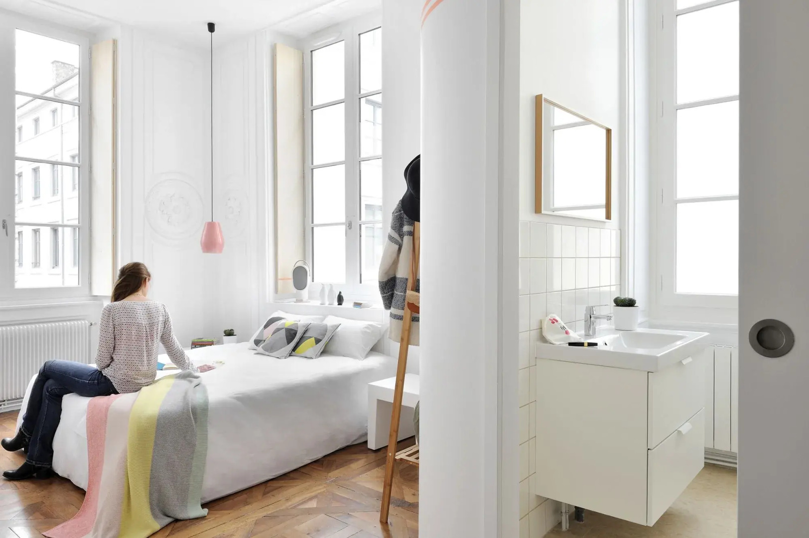 Away Hostel & Coffee Shop