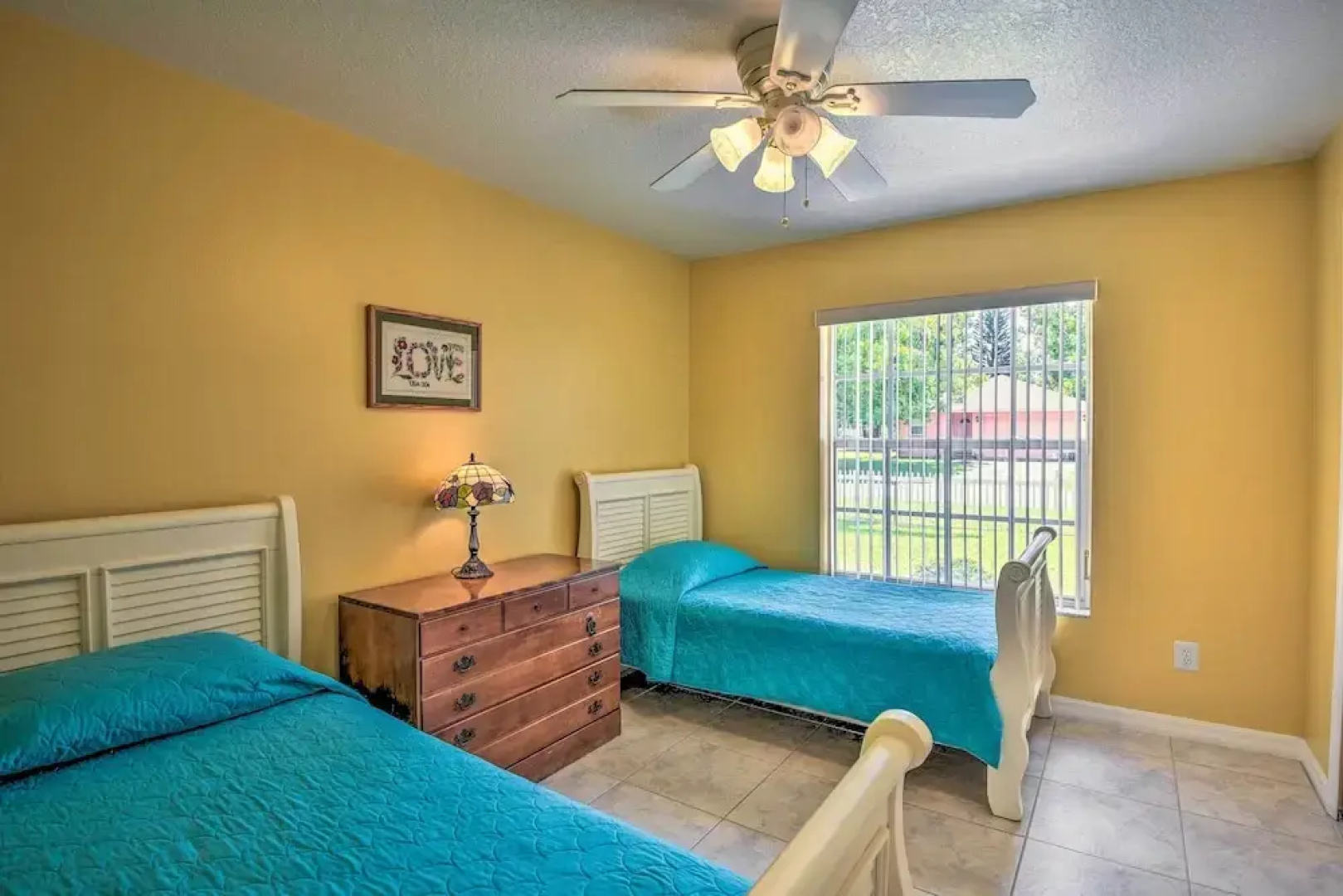 Cozy Coastal Retreat w/ Grill < 5 Mi to Beach