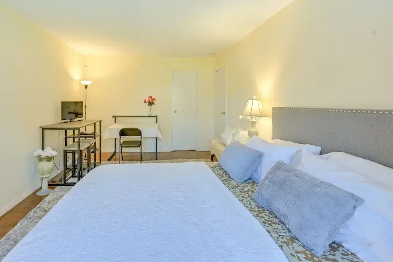 Cozy Bay Shore Condo Near Museums & Outdoor Rec!