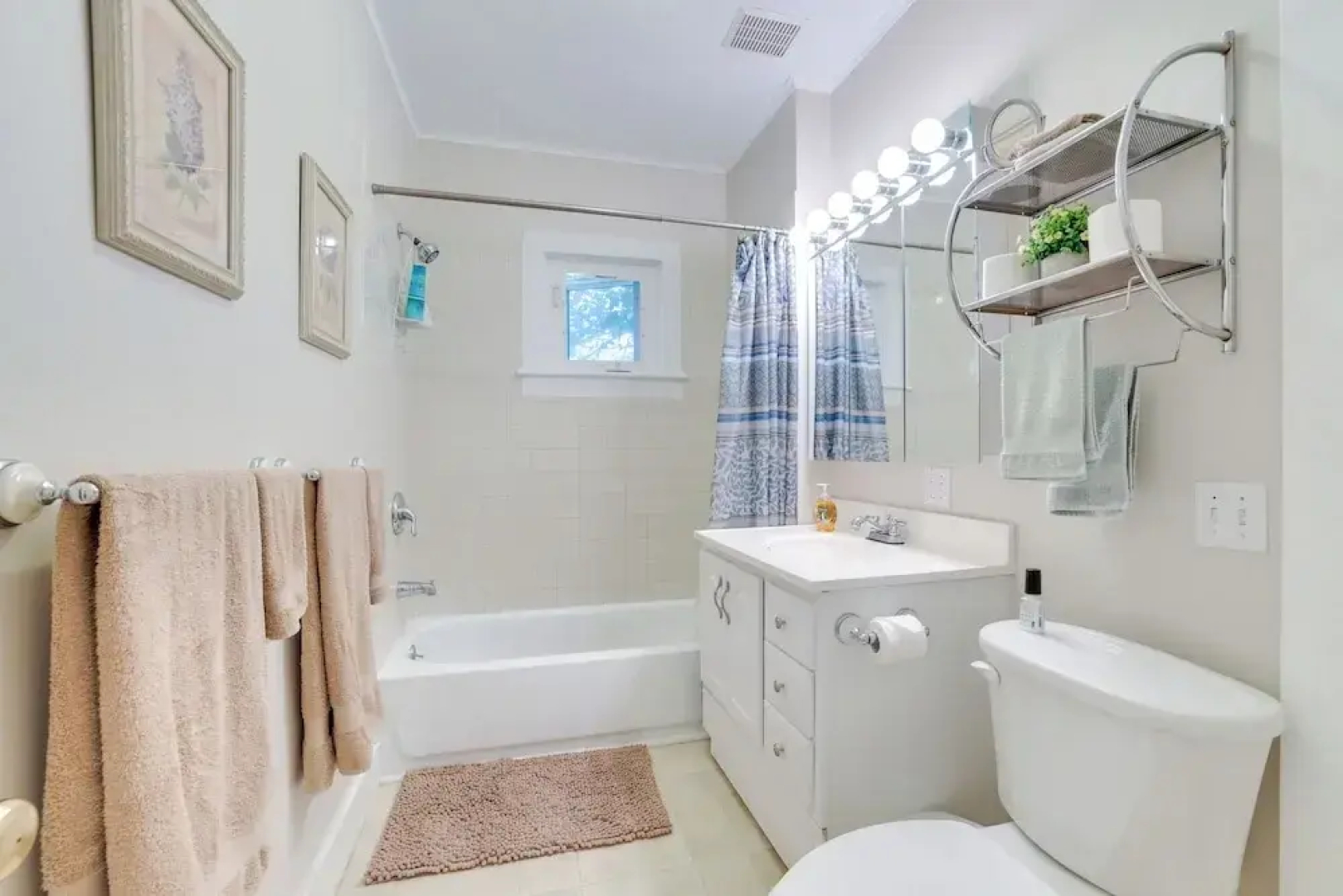 Walk to Lake Michigan: Pet-friendly Charlevoix Gem