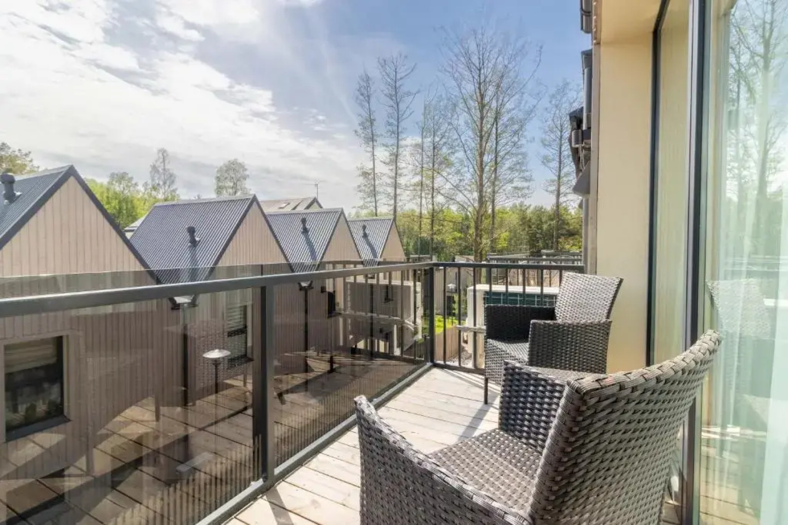 VineWood Apartment, By Cohost