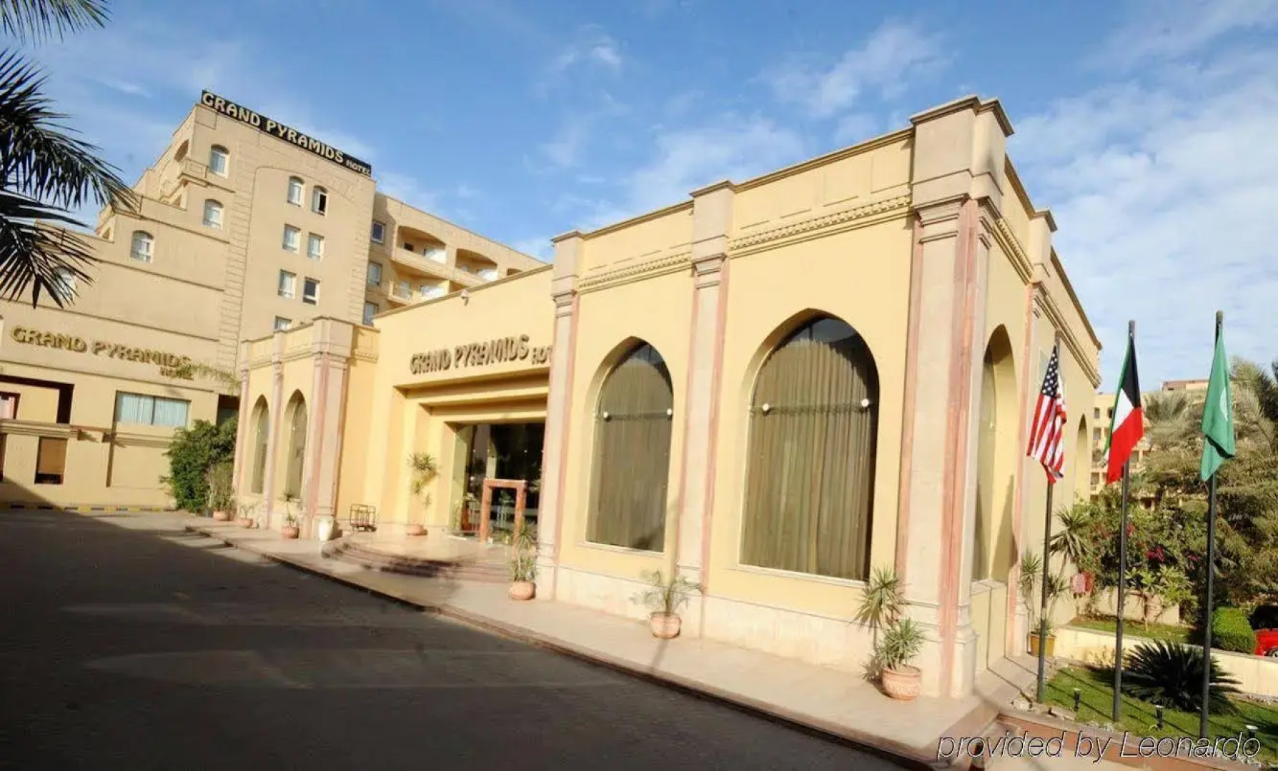Grand Pyramids Hotel