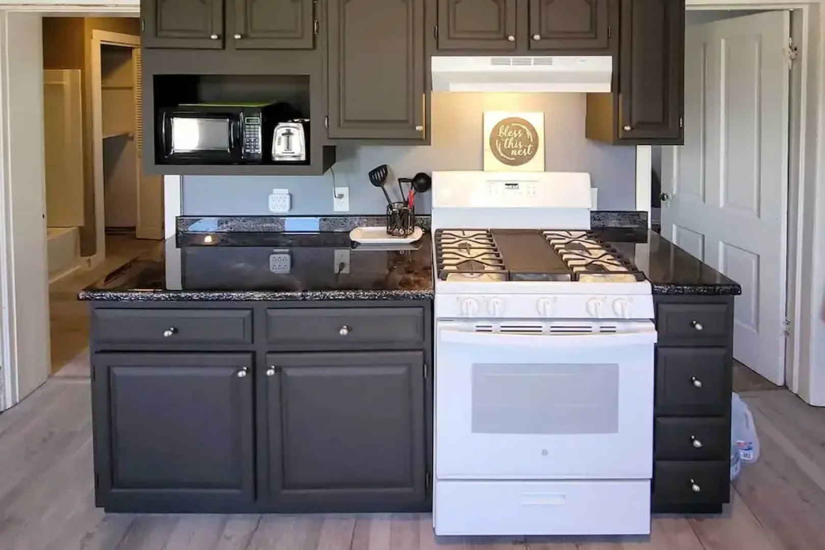 Manistee House w/ Deck: 1/2 Mi to Riverwalk!