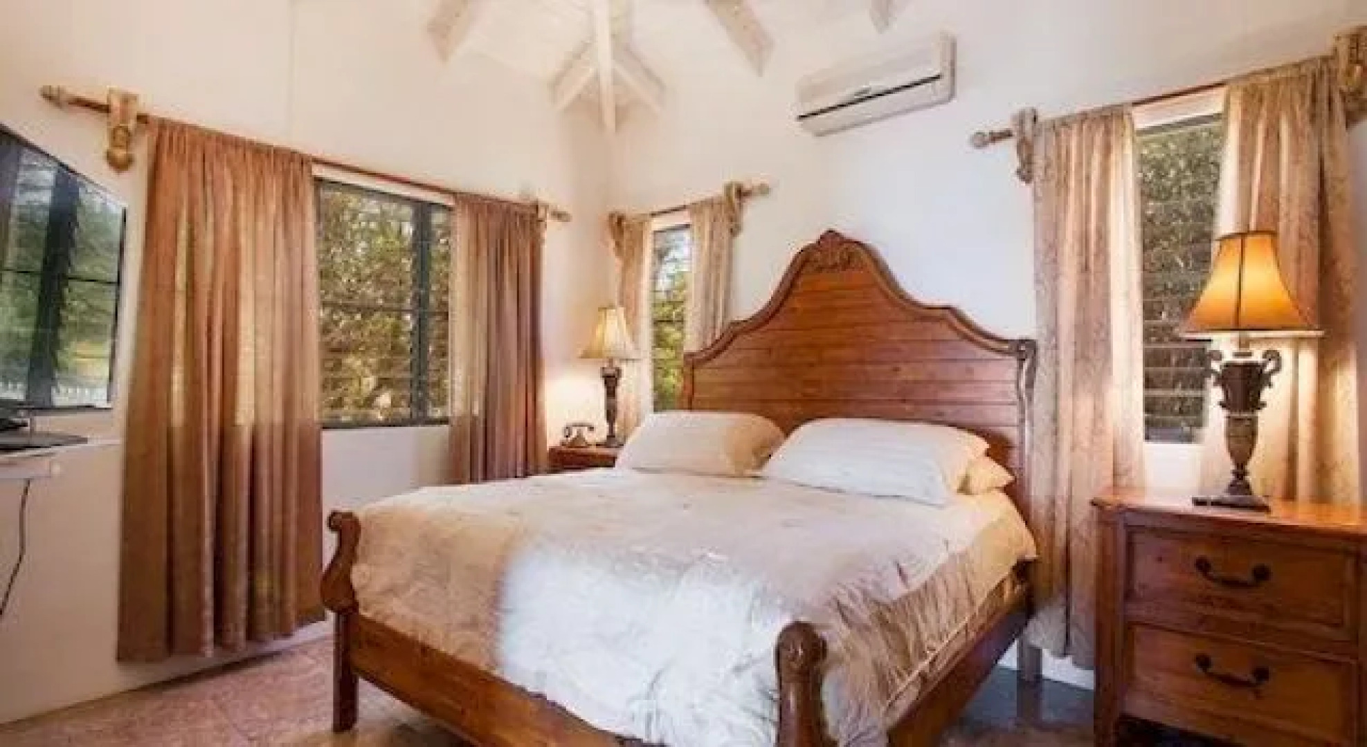 Secret's Oceanfront Vacation Villa