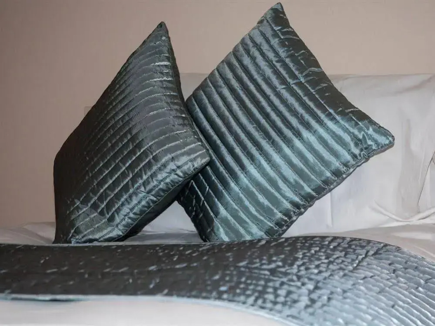 Greyhound Country Inn