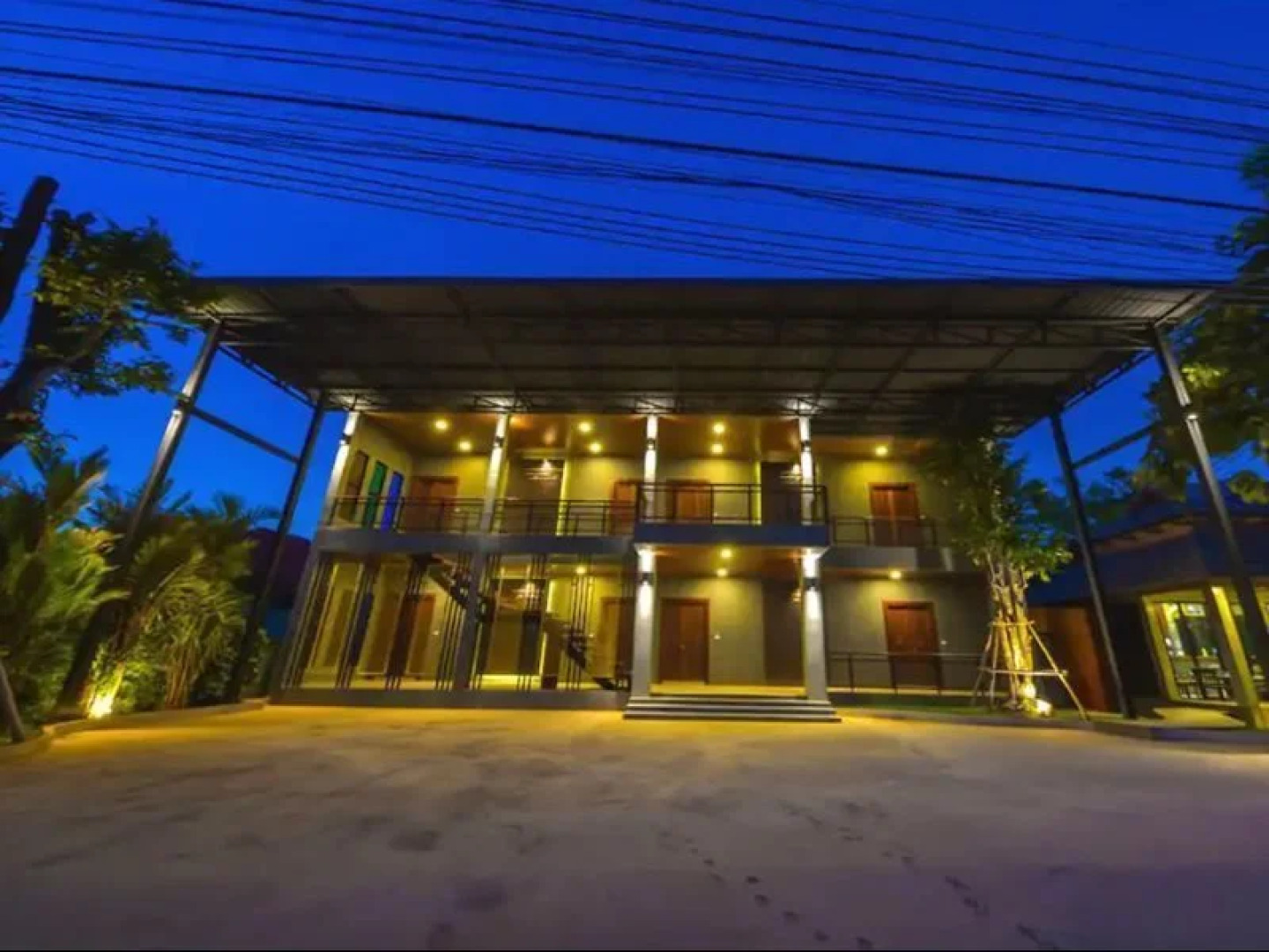 The Laekhong River Resort