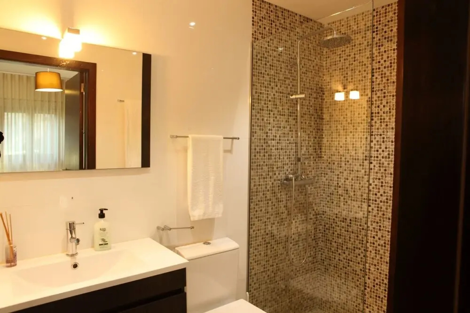 House w Pool and Games Room, P. Varzim by Izibookings