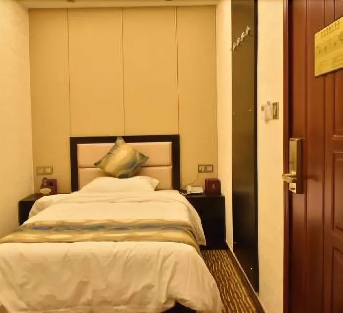 Romantic Coast Theme Hotel (Zhuhai Jiuzhou Port Wharf Haibin Yuchang)