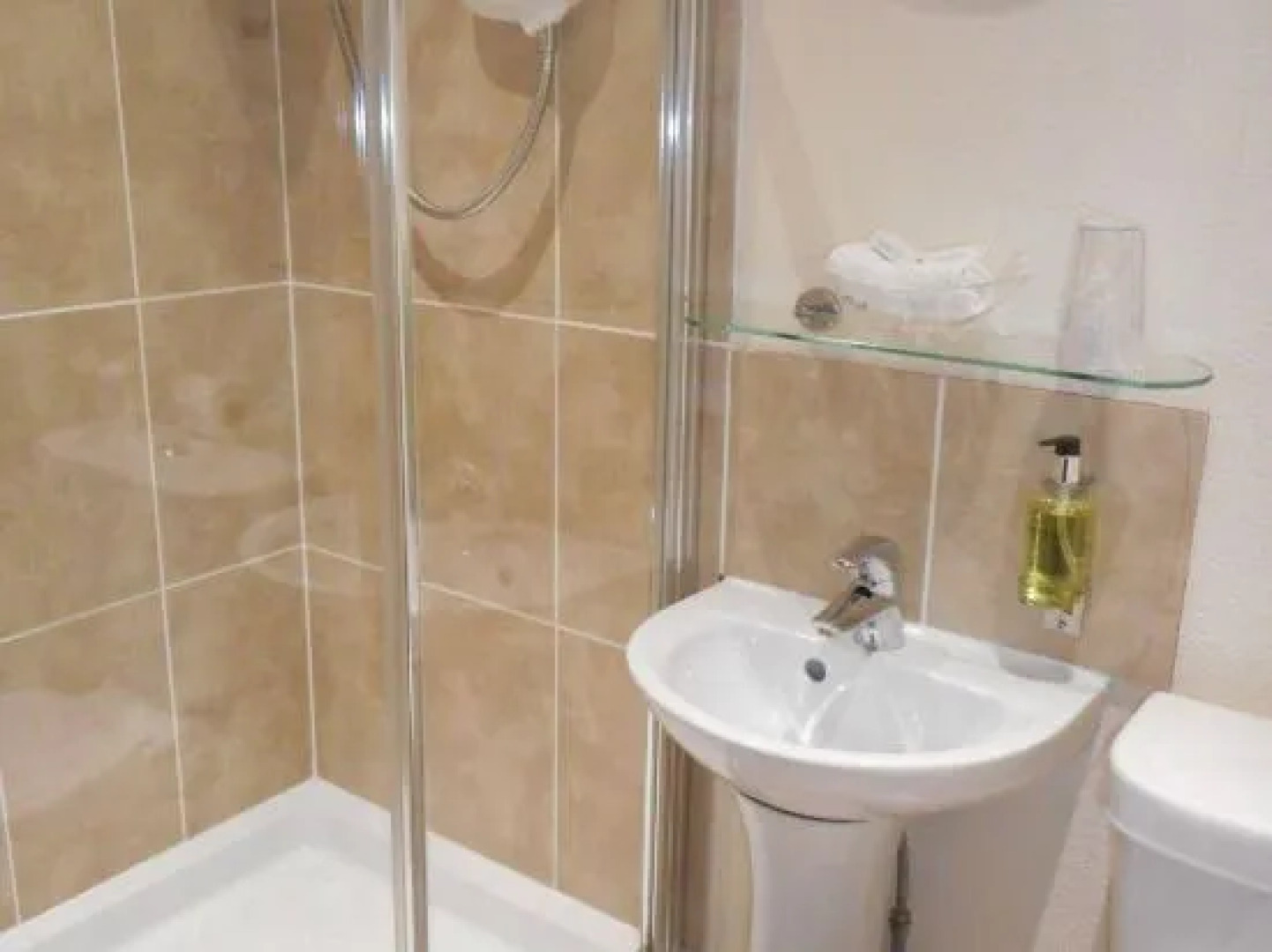 The Robertson Arms Hotel