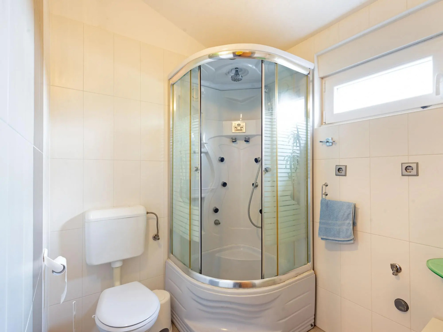 Modern Holiday Home in Mandre with Barbeque