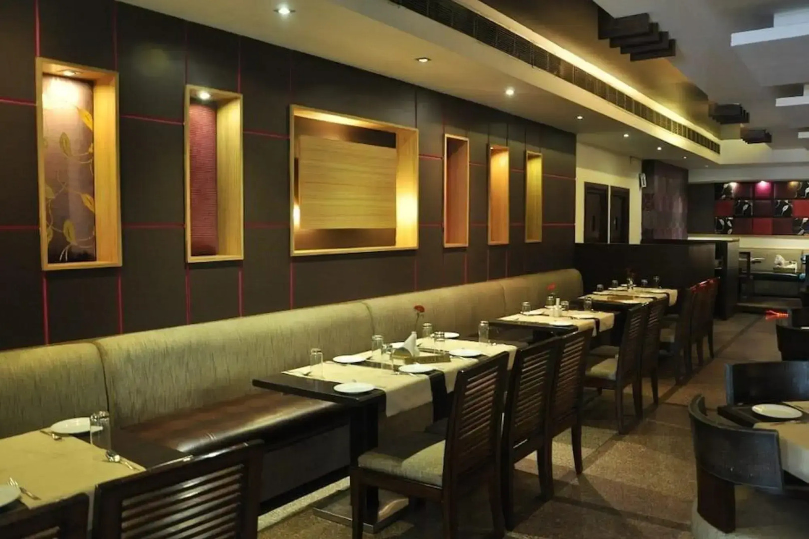 OYO 1832 Hotel Parbhat Inn