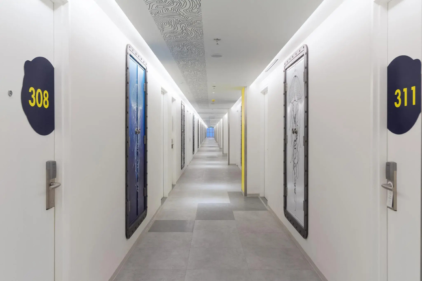 YELLO Hotel Kuta Beachwalk Bali