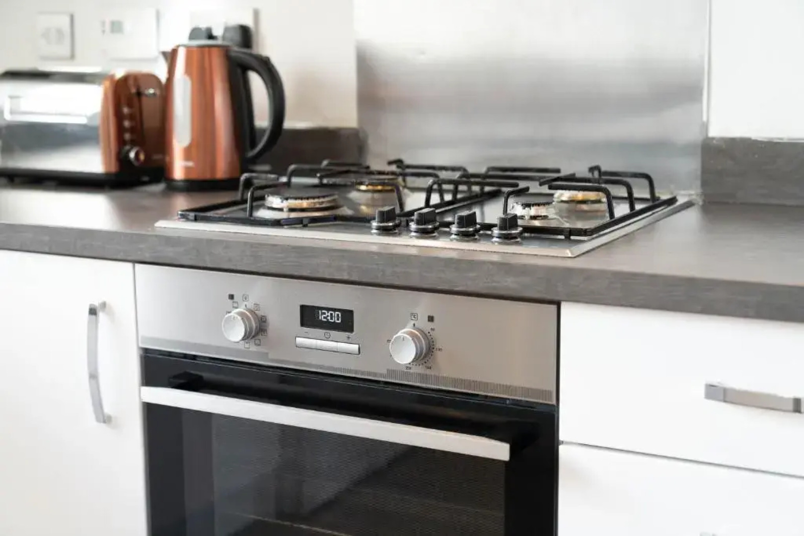 Haus 3 Bedroom House l 6 Guests l Off-street Parking l Garden l TOP RATED l Detatched