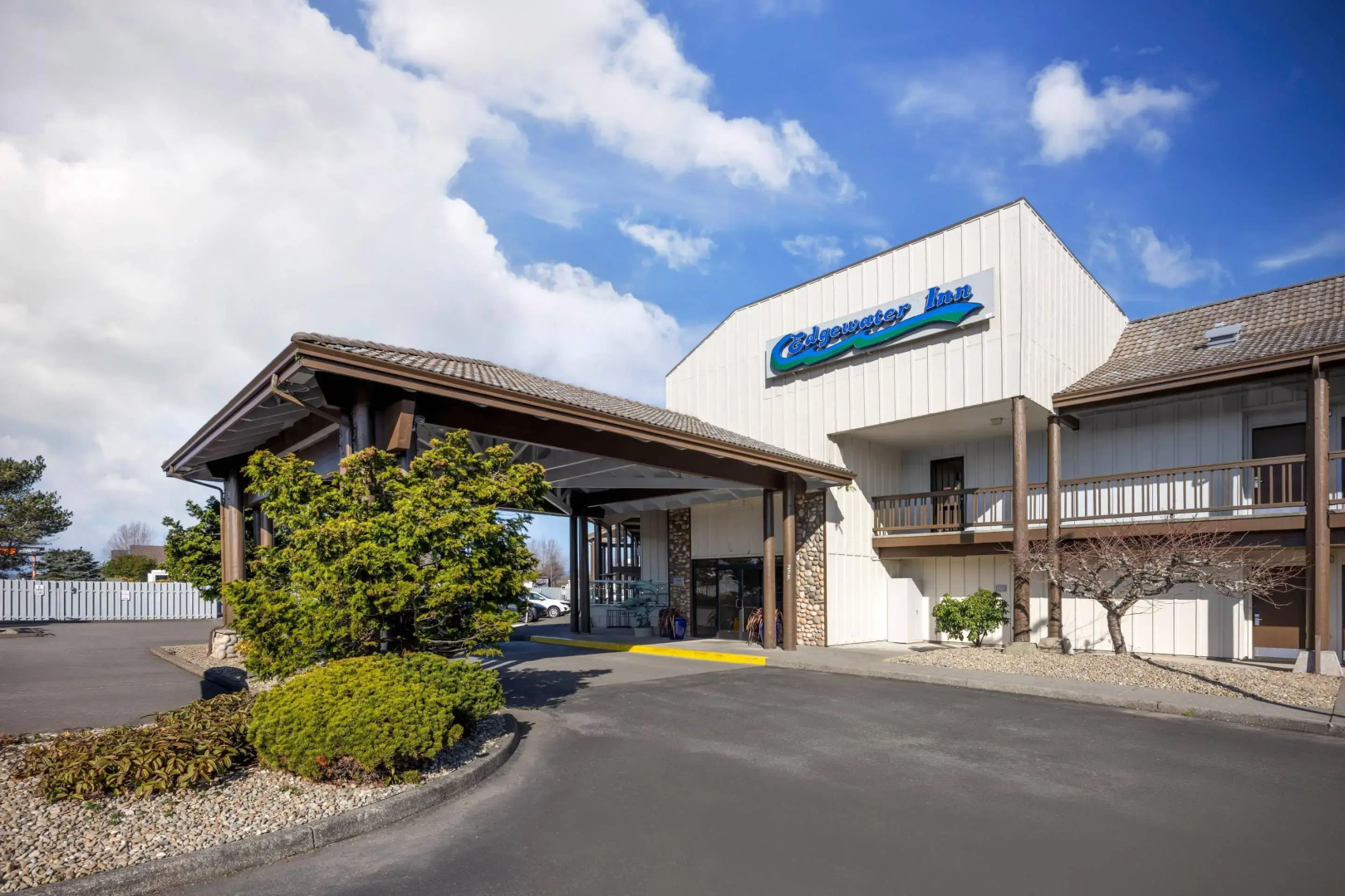 Edgewater Inn and Suites, an Ascend Collection Hotel