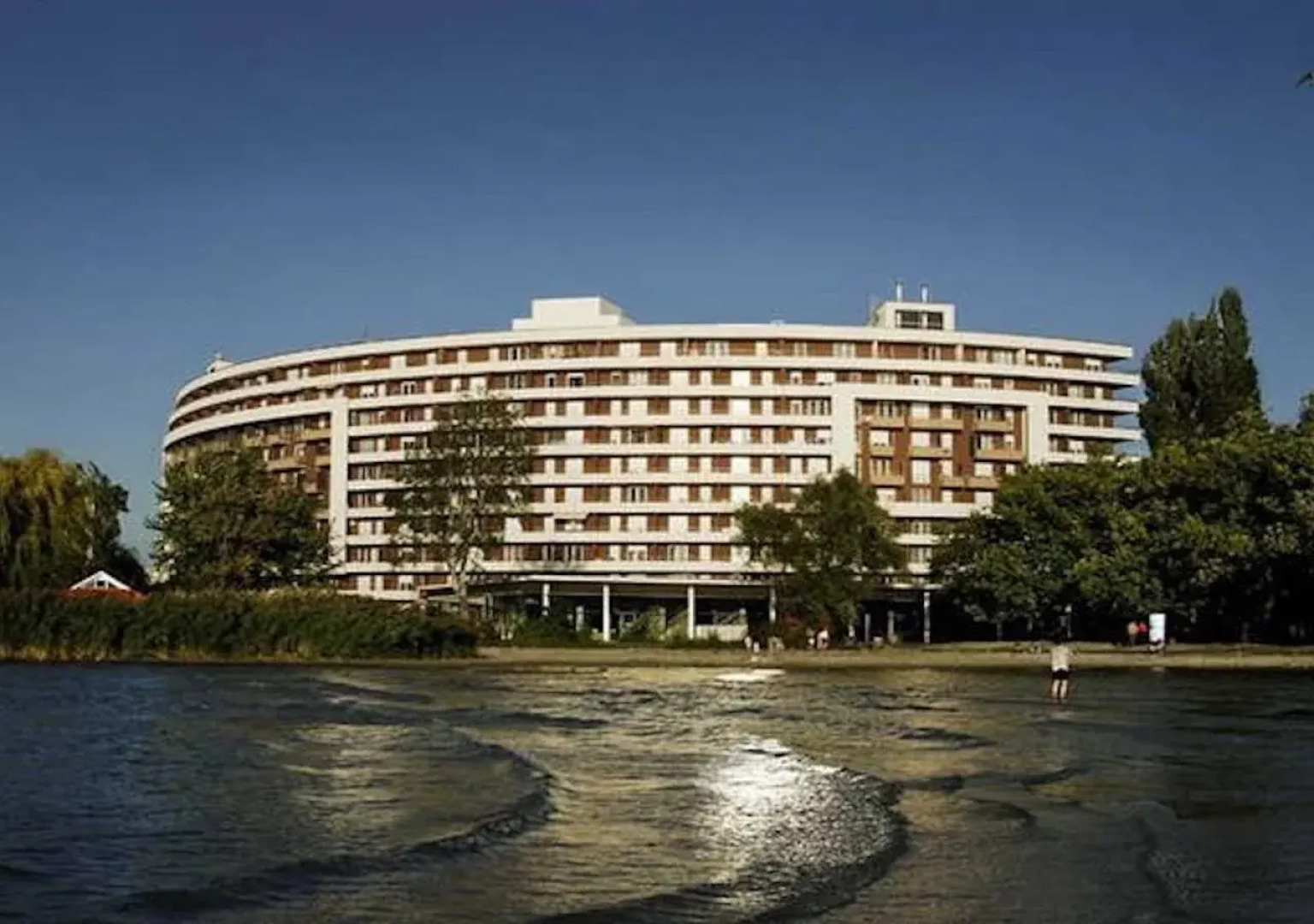 CLUB218 Wellness Apartments - hostAID