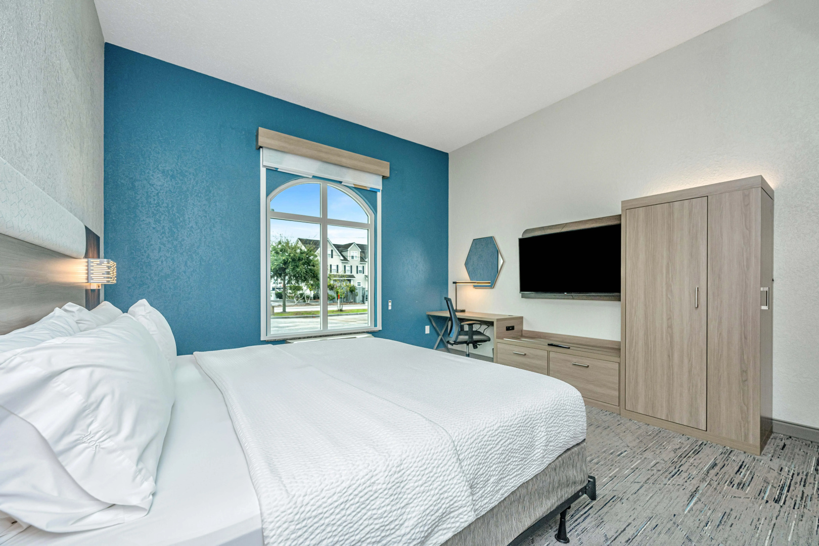 Holiday Inn Express & Suites Charleston Arpt-Conv Ctr Area