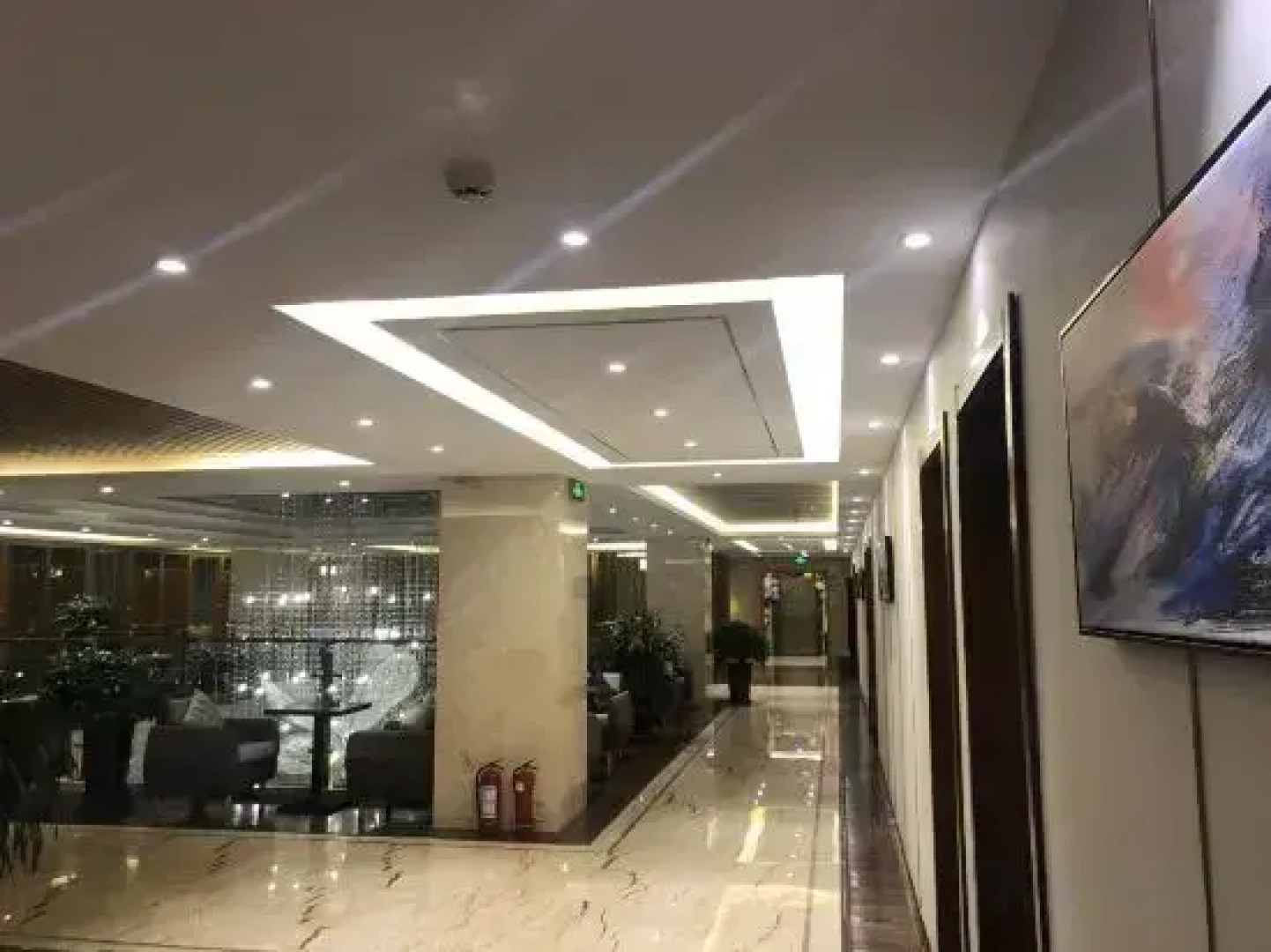 Huanghe Hotel(Gonghe Qinghai Lake Street Branch)