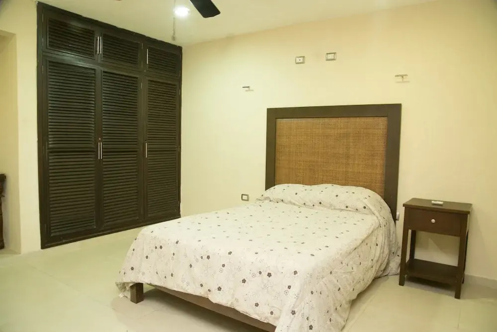 5 BR House with Pool and Private Beach