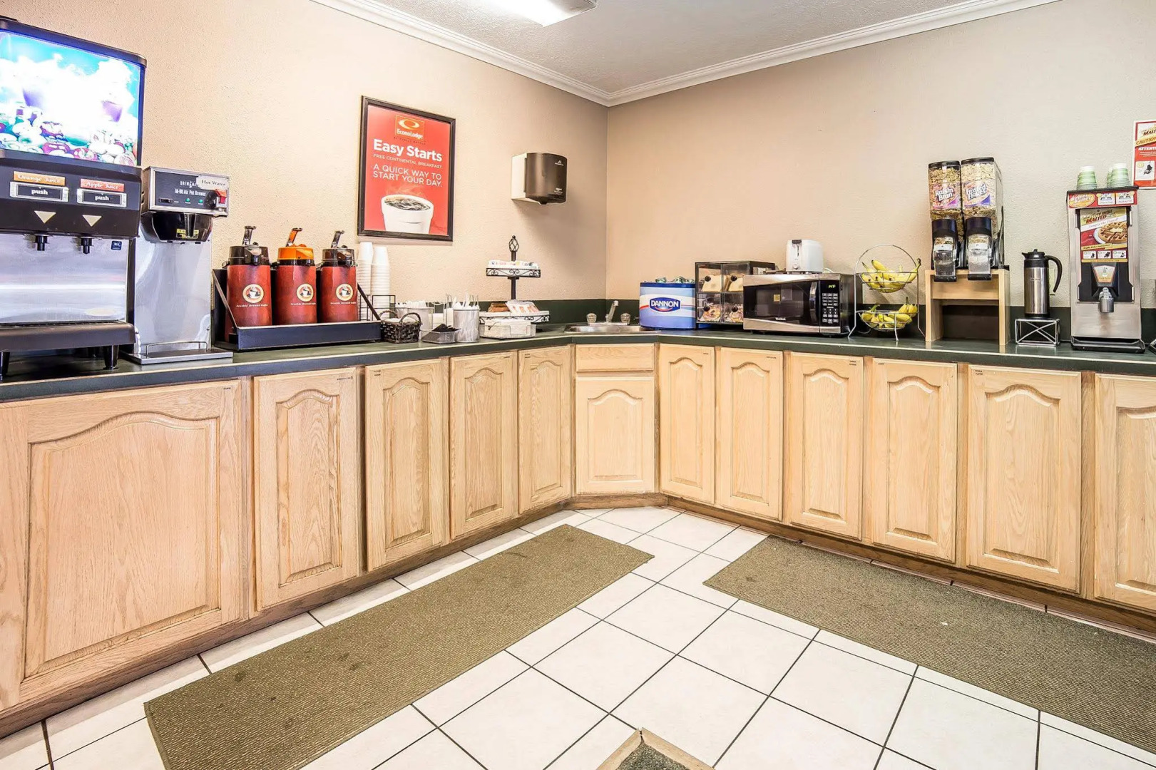 Econo Lodge Inn & Suites