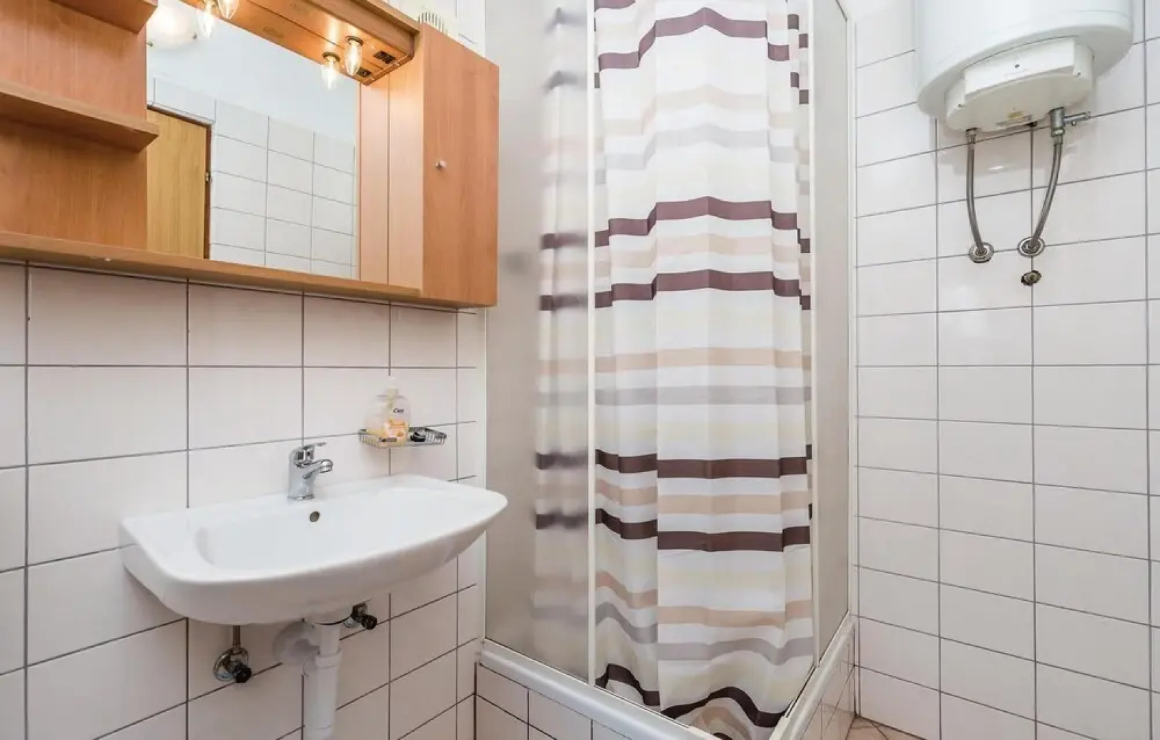 Beautiful Home in Lukovo Sugarje With 4 Bedrooms and Wifi