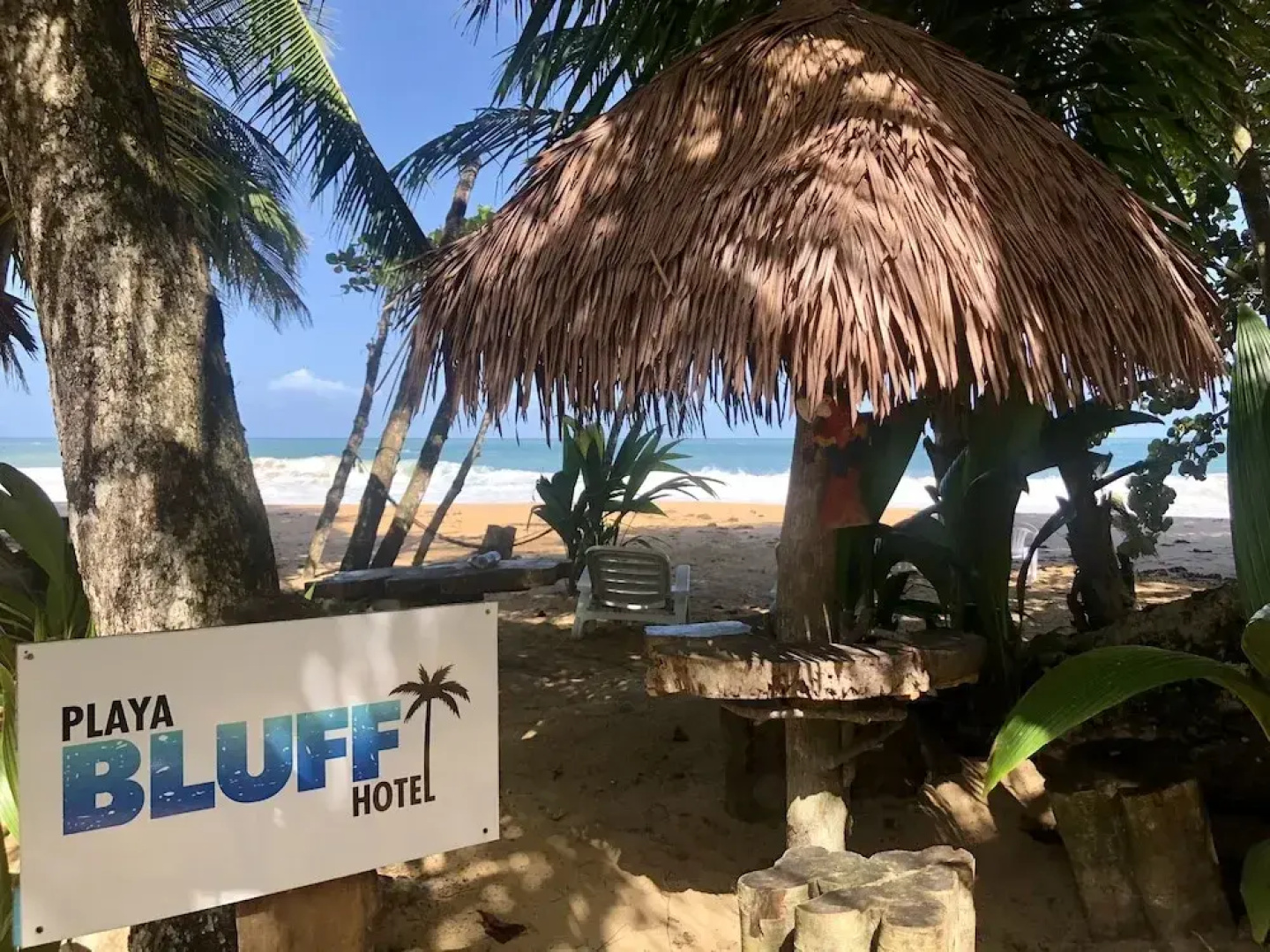 Playa Bluff Hotel