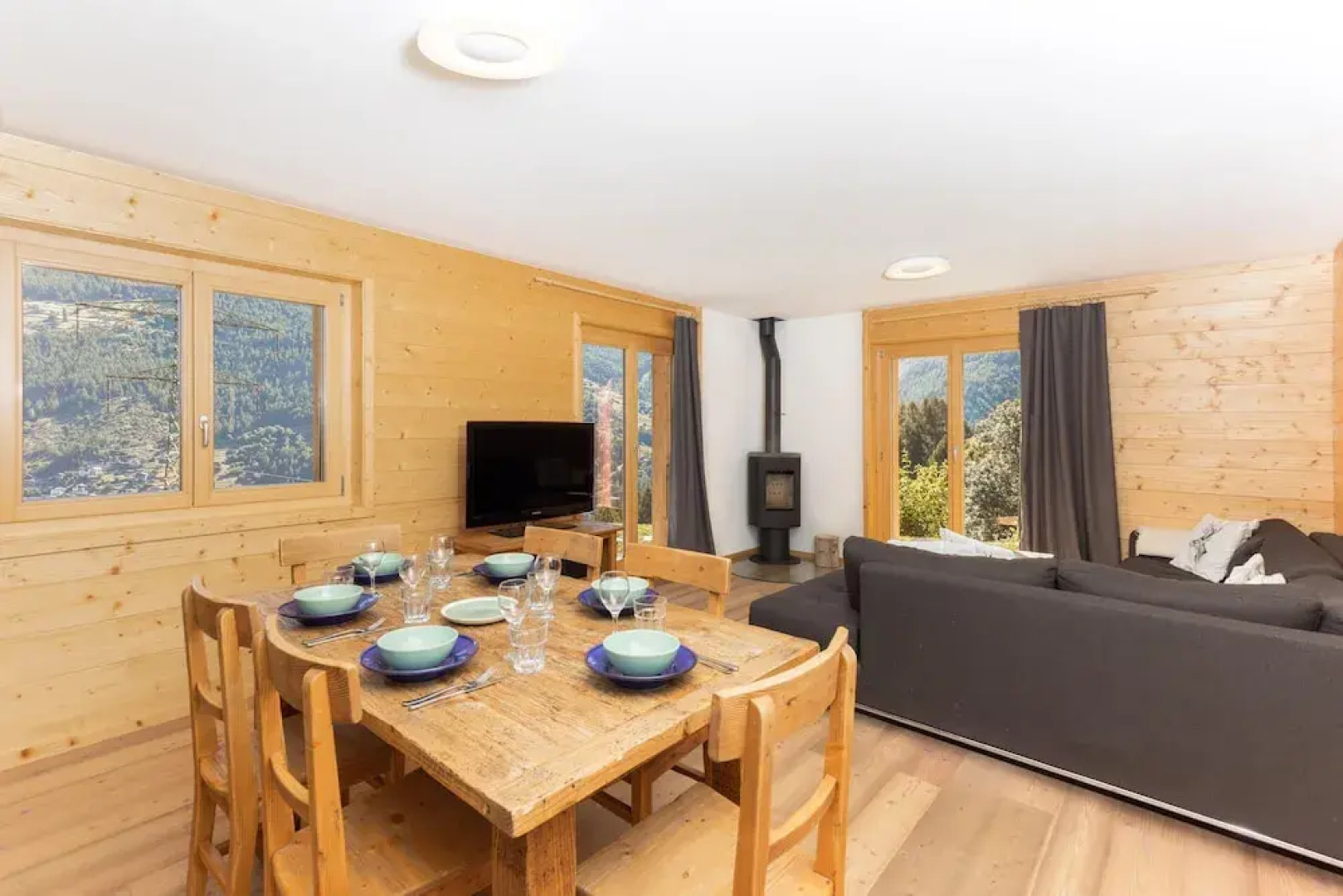 Chalet Le Cerf - NEW Build, Stylish Stay