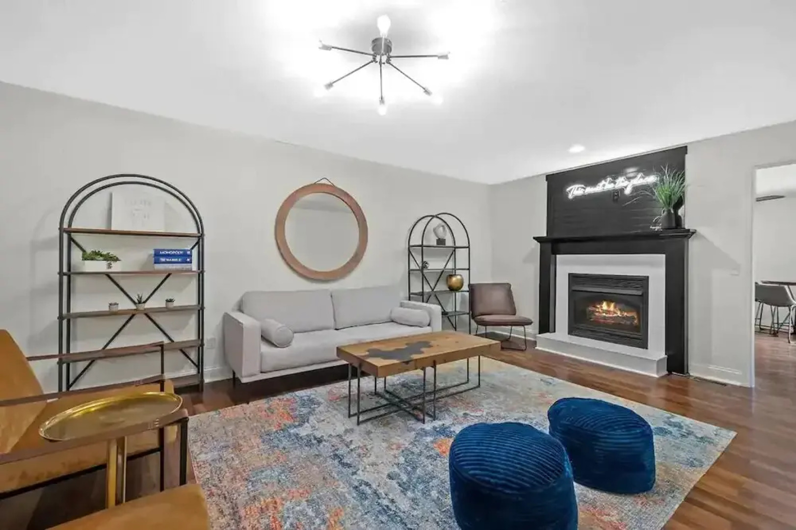 Tunnel Vision Trail Home -8 Min From Lake Windsor! 4 Bedroom Home by Redawning