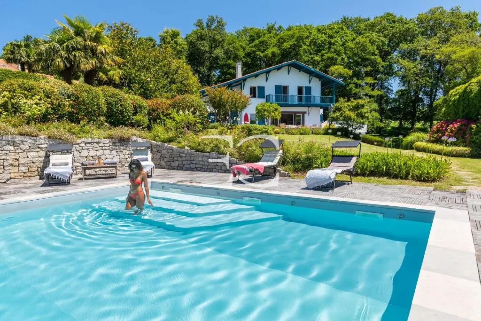 Easy Clés- Splendid 8 bedrooms property & pool