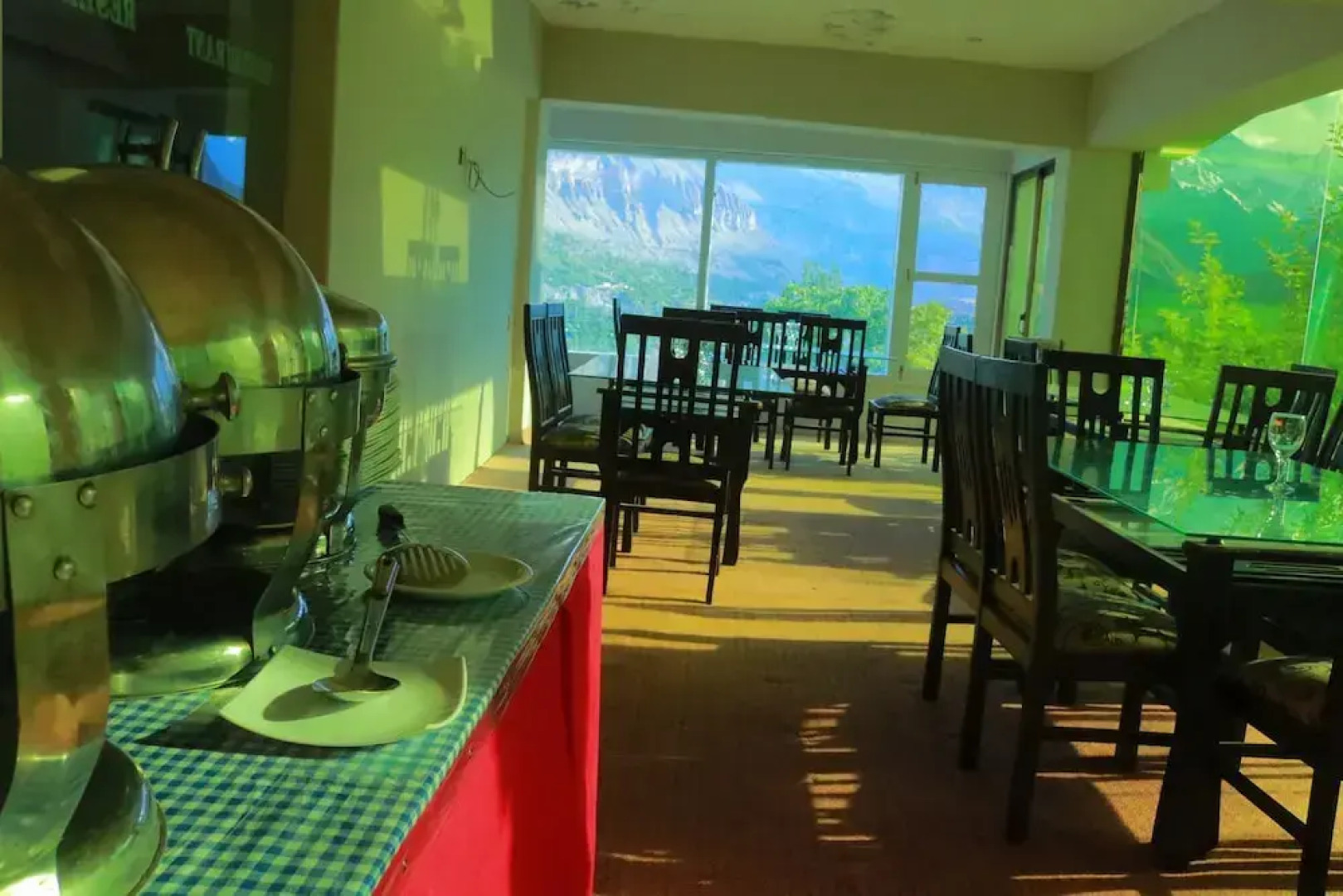 Hotel Hunza White House