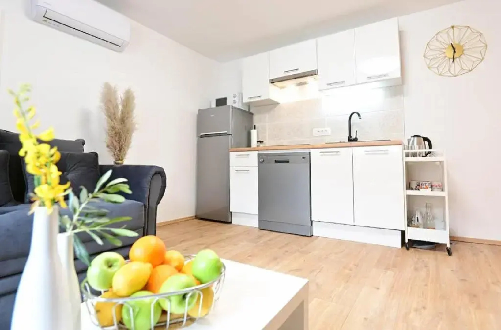 Apartment D & Studio L