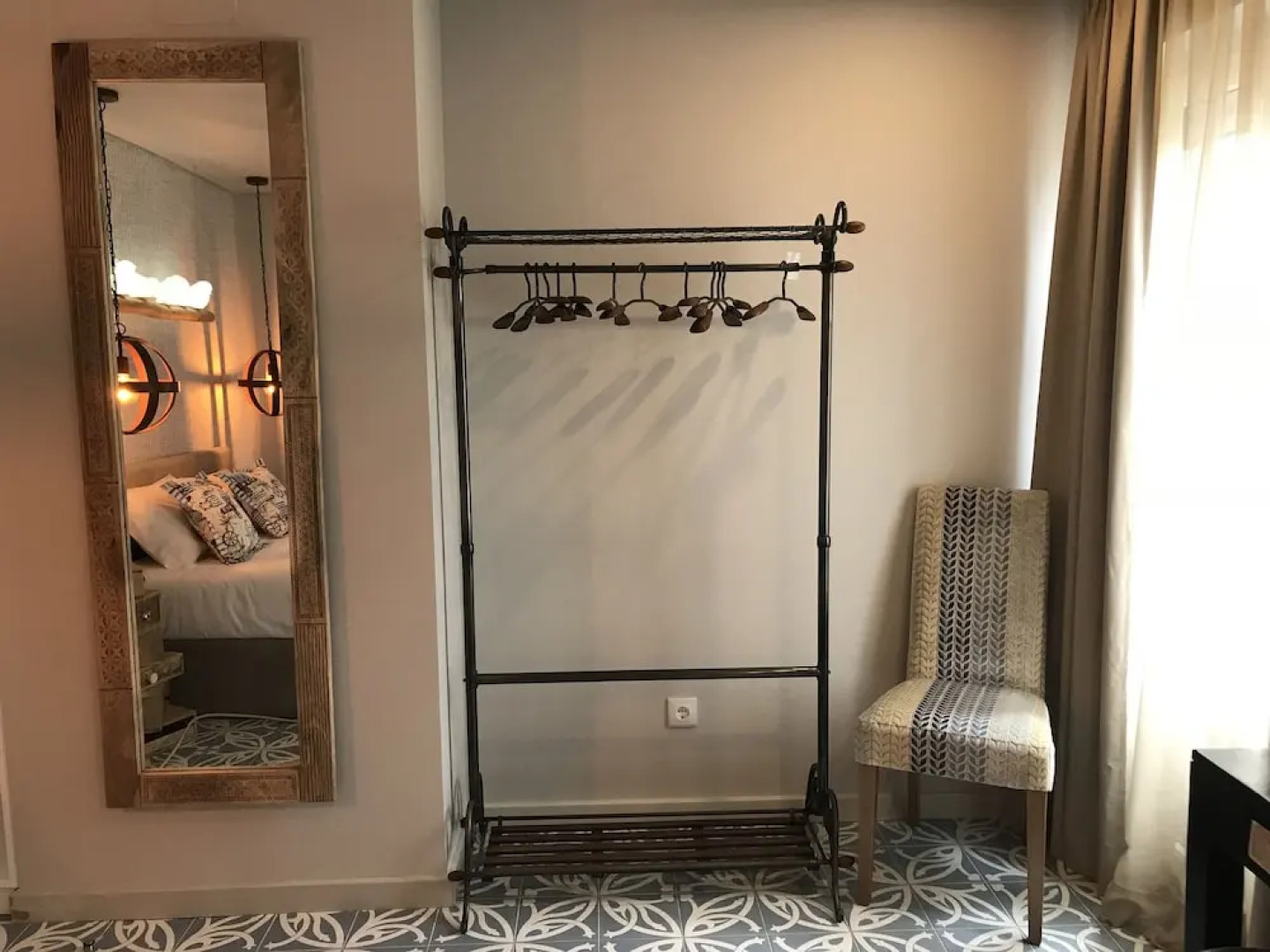 Royal Beach Hostel & Suites