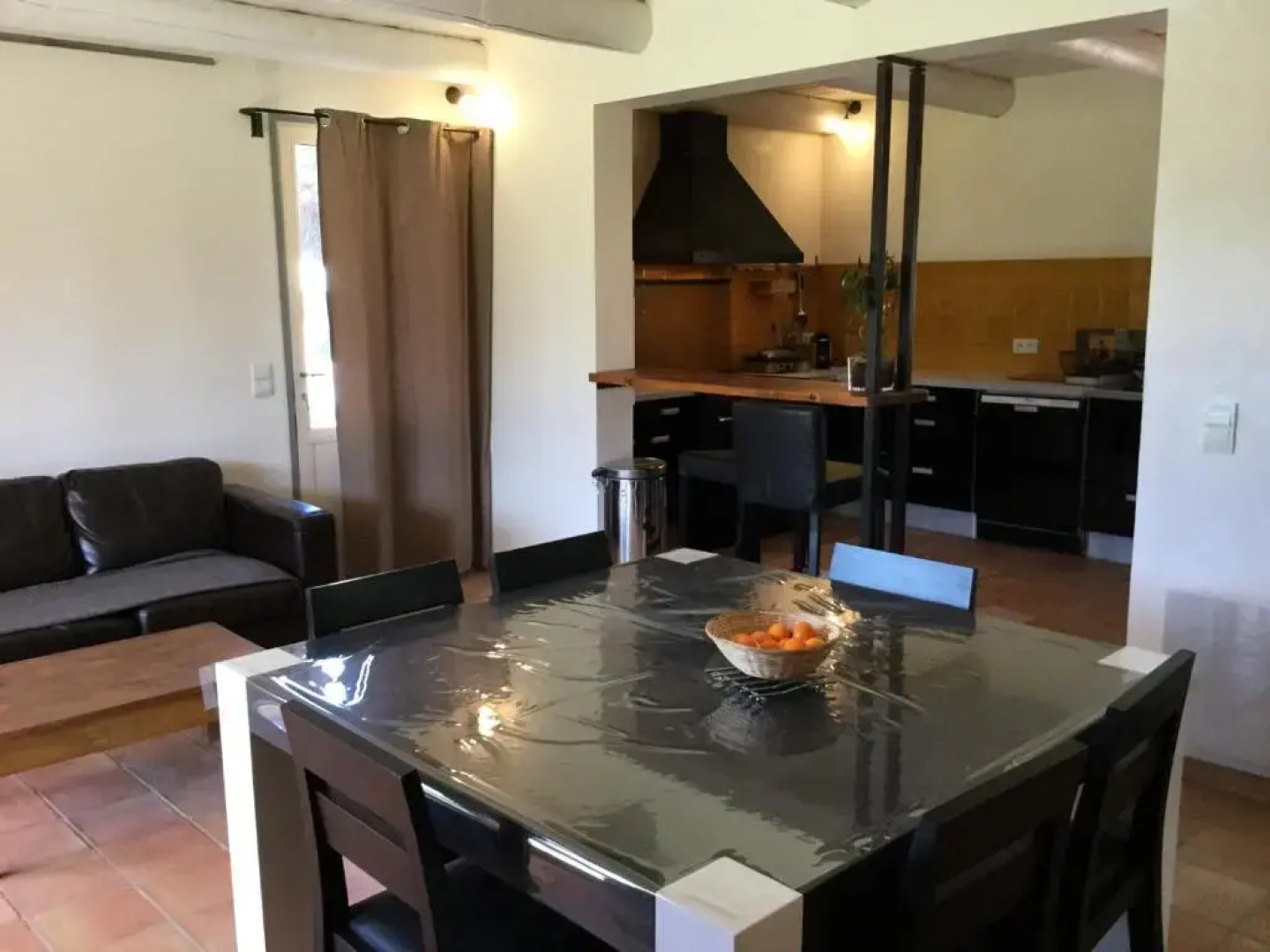 Maison Familiale Climatisée avec Piscine Privée Clôturée et Grand Jardin, située à Fontvieille au cœur des Alpilles, 8 personnes, LS1-256 FERRIERO