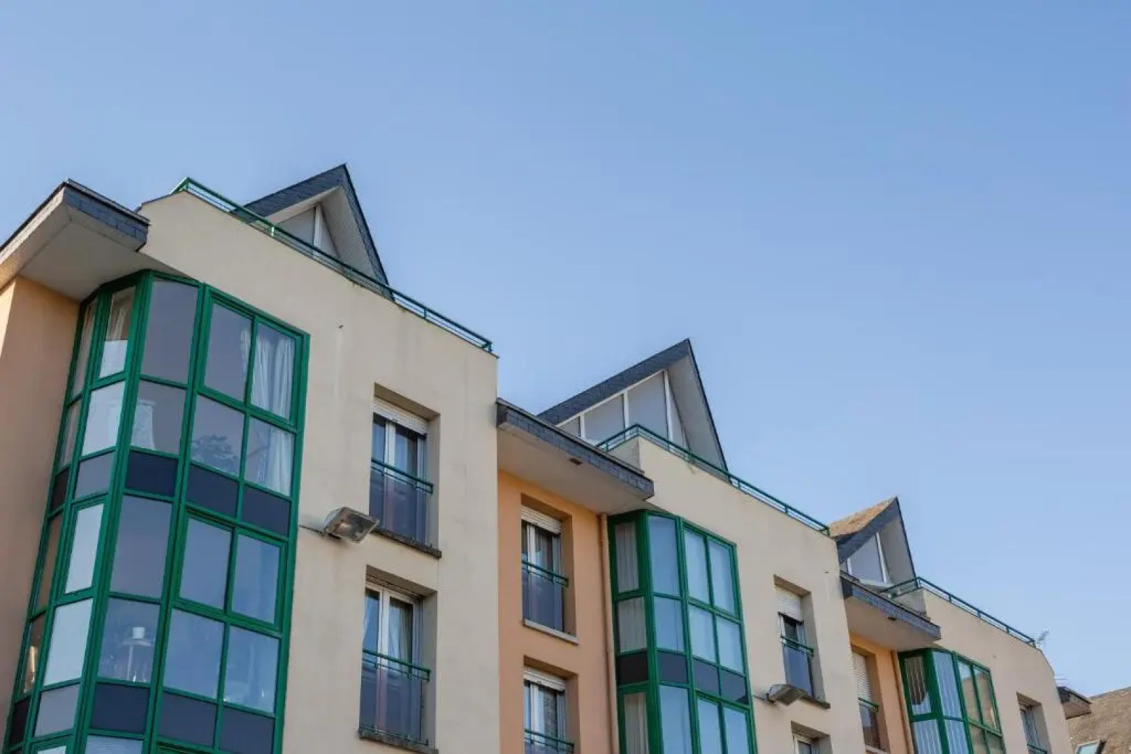 Le Mancini - Parking et Terrasse