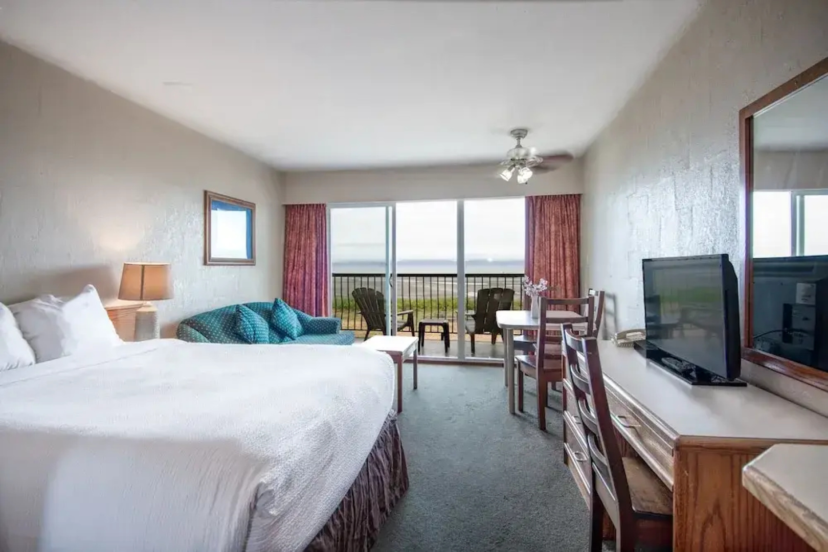 Sea Edge Beachside Hotel