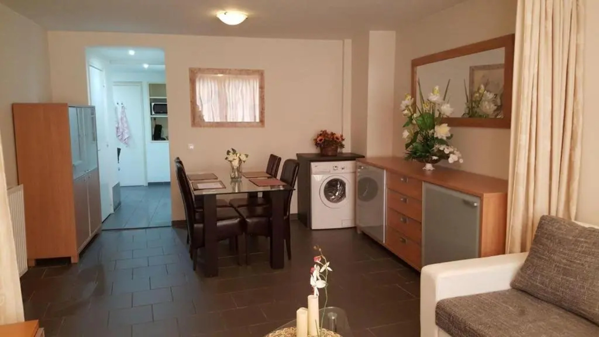 Apartment + Studios Insulinde