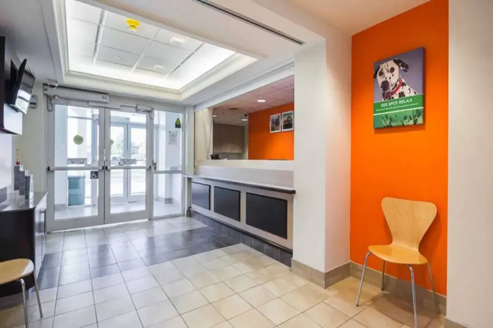 Motel 6 Whitby, ON - Toronto East