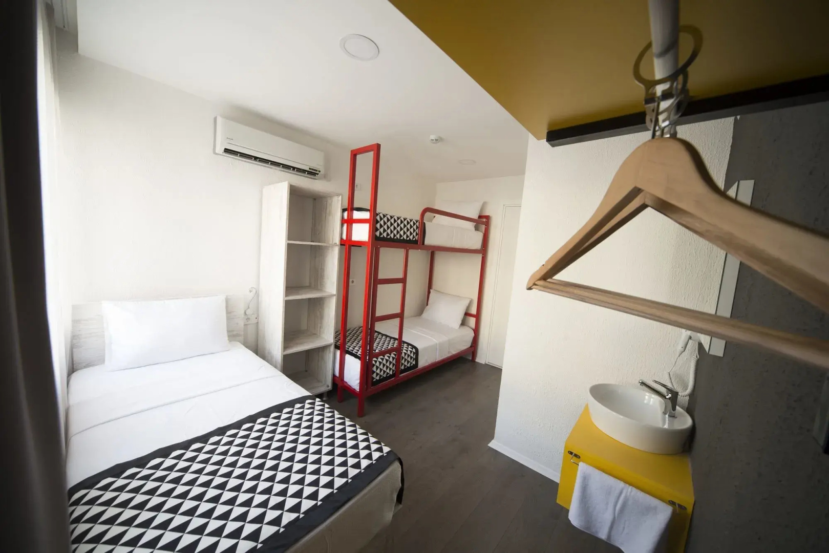 Piano Hotel