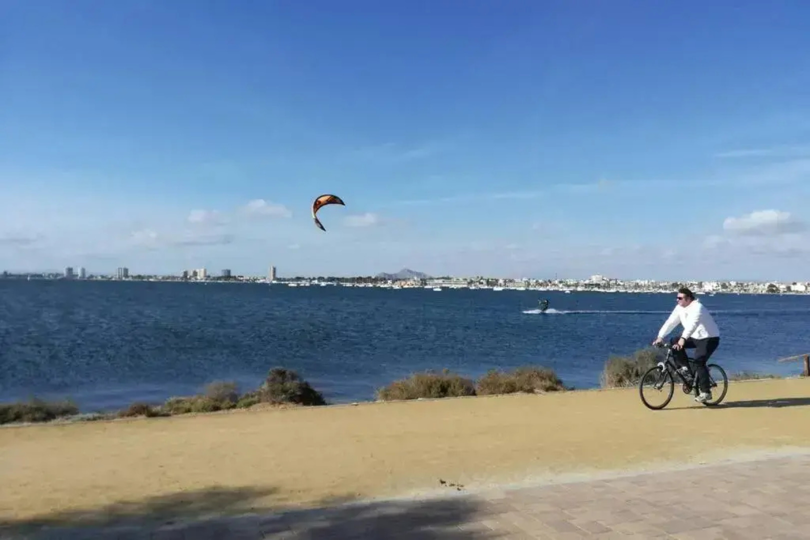 CHALET A 5 METROS DEL MAR.Wifi gratis