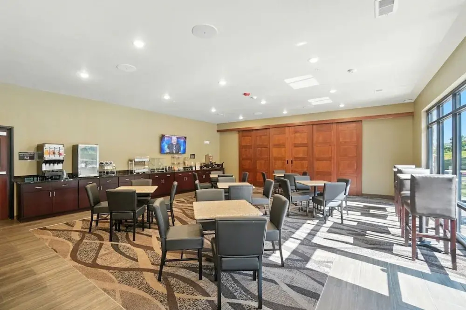 Cobblestone Hotel & Suites-Bellefontaine