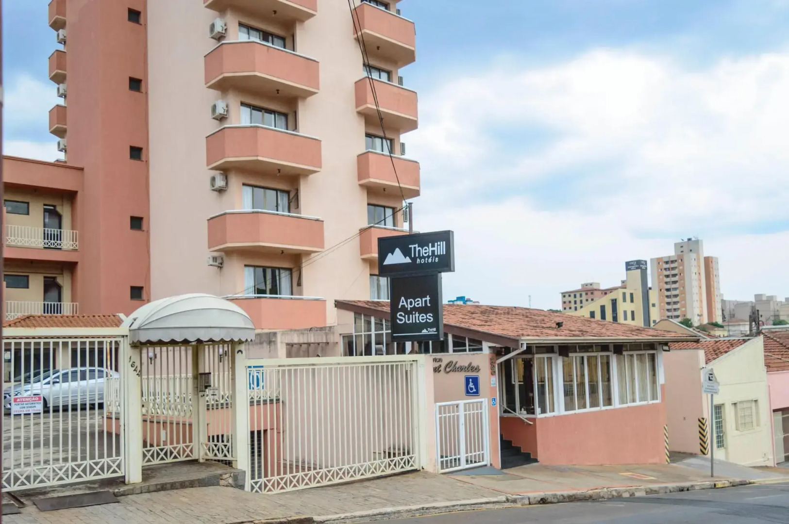 The Hill Hoteis Apart Suite