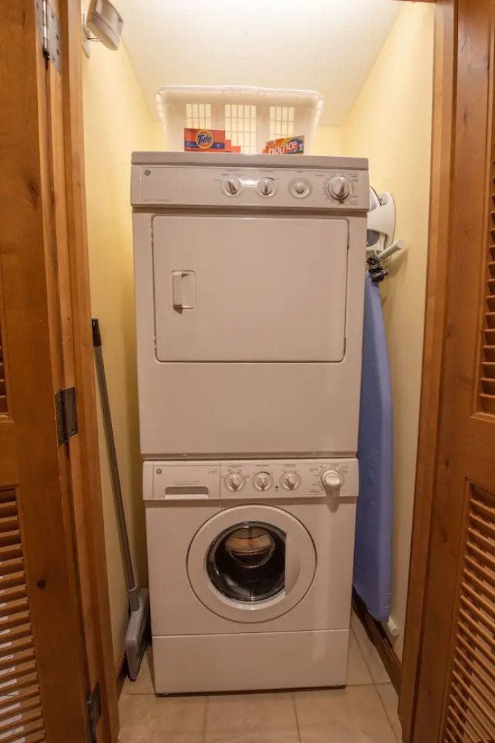 Top Floor 2 Bedroom In Mountaineer Square- Slopeside Condo - No Cleaning Fee! by RedAwning