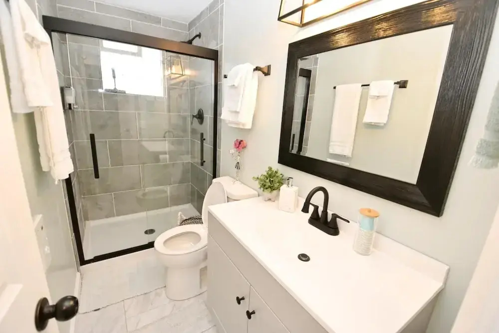 Modern Home Just Mins to Notre Dame 52723