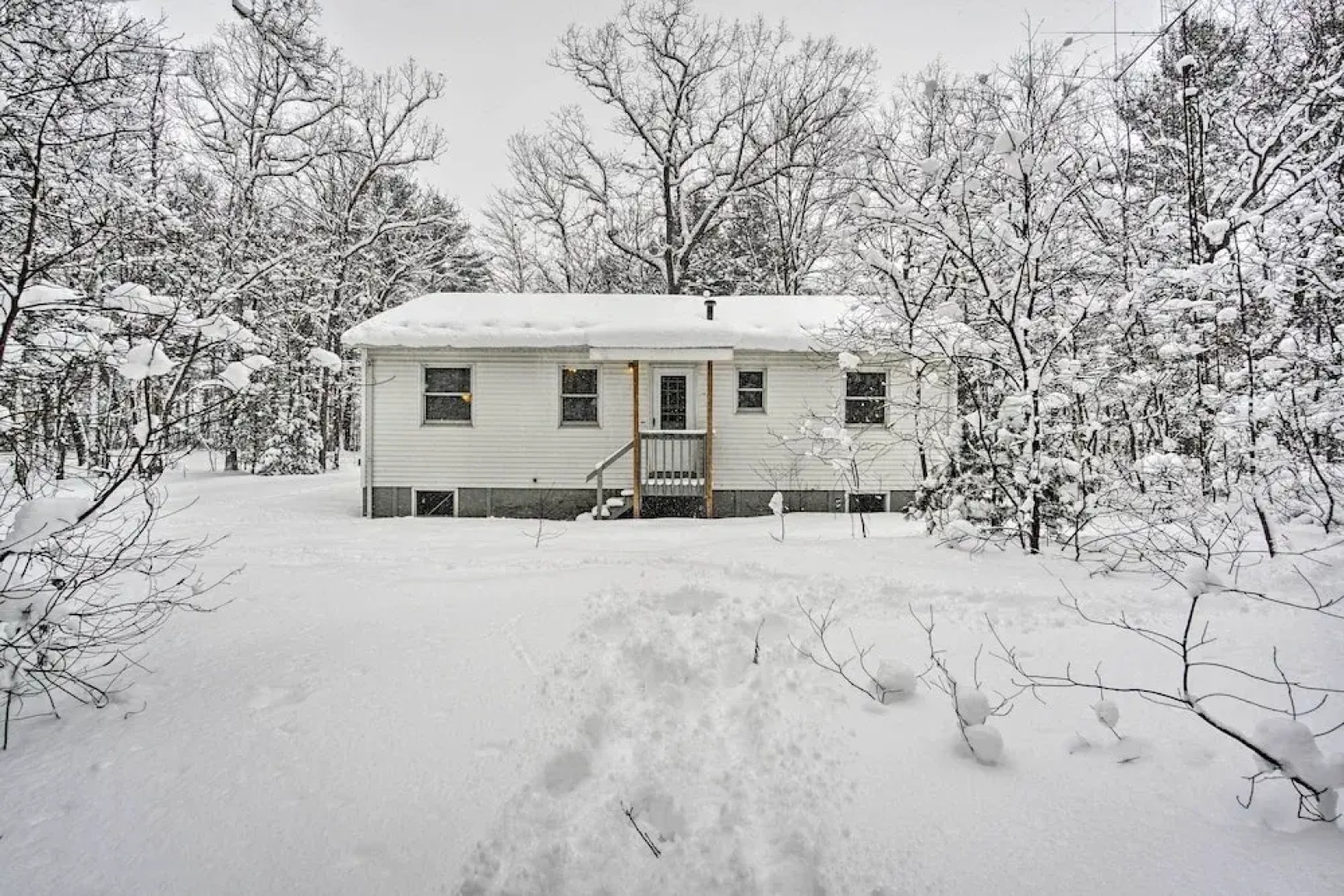 Wooded Twin Lakes Retreat: 13 Mi to Lake Michigan!