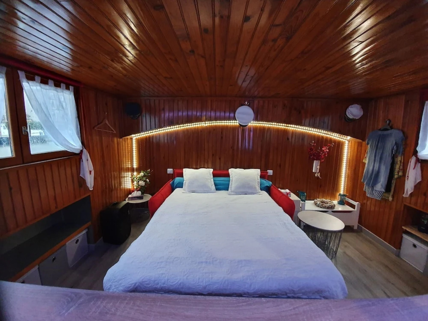 Comfortable House Boat in Homps with Roof Terrace