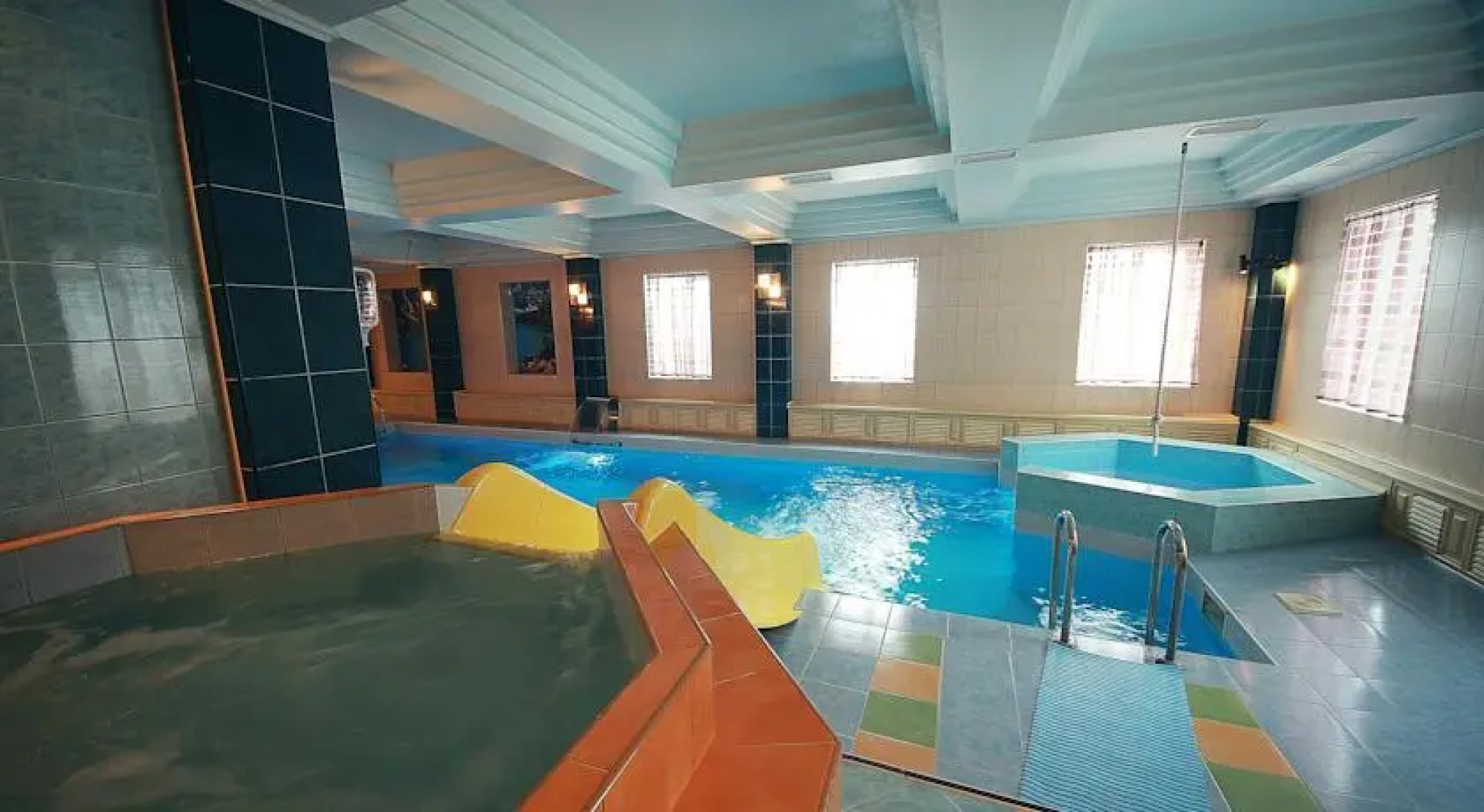 Александровский Двор