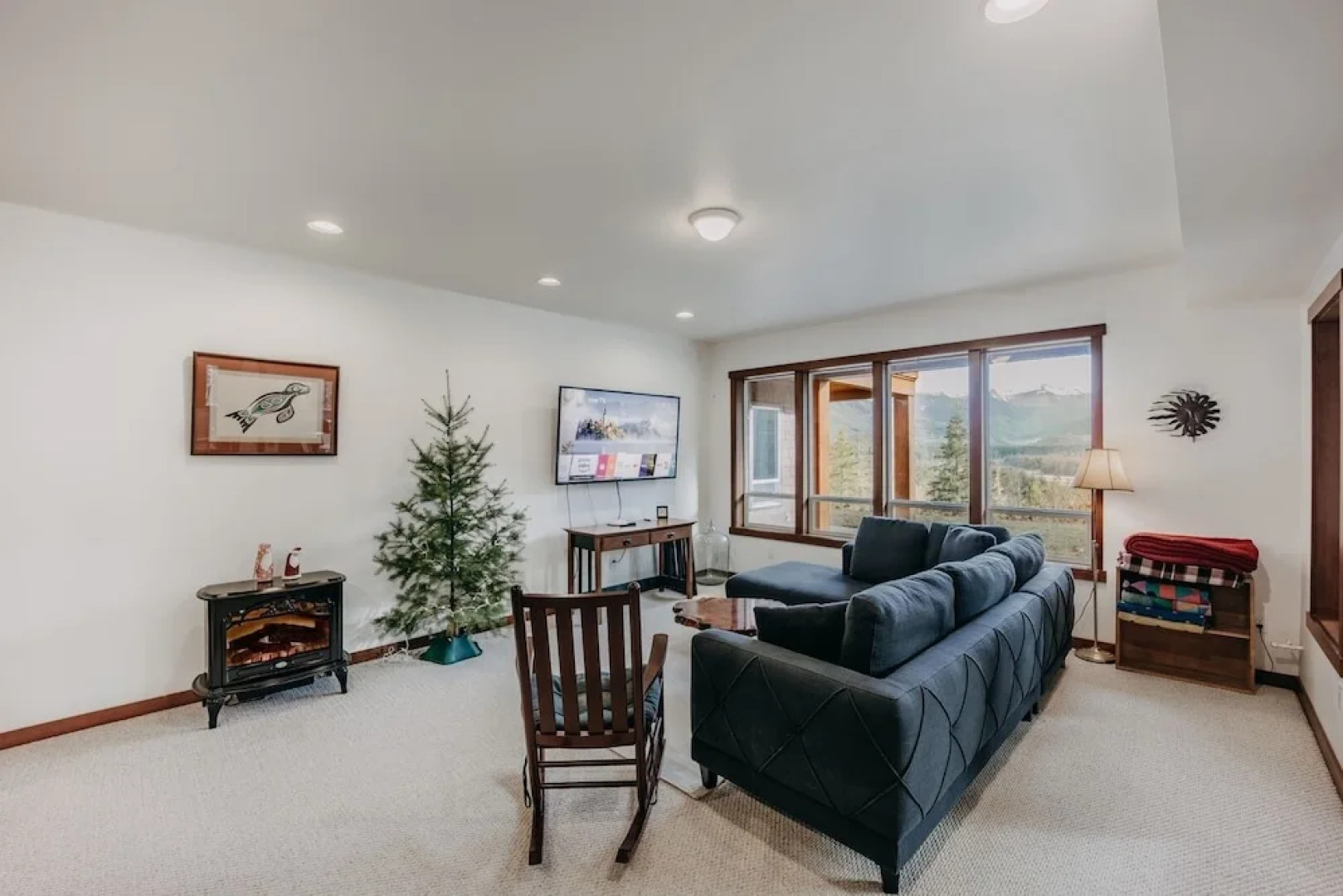 15mbh - Amazing Mountain Views - Hot Tub - Pets Ok 3 Bedroom Home by RedAwning