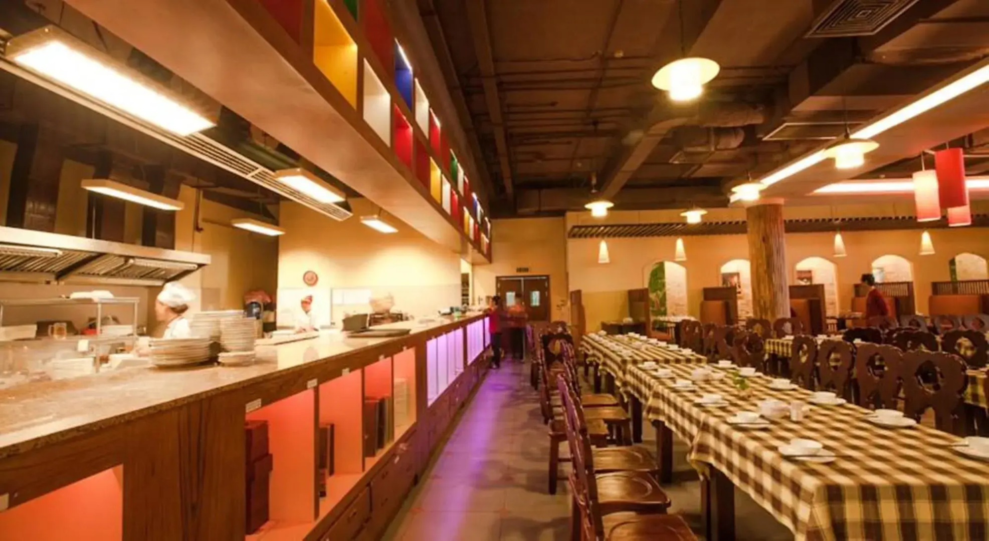 Den Long Do Hotel & Restaurant