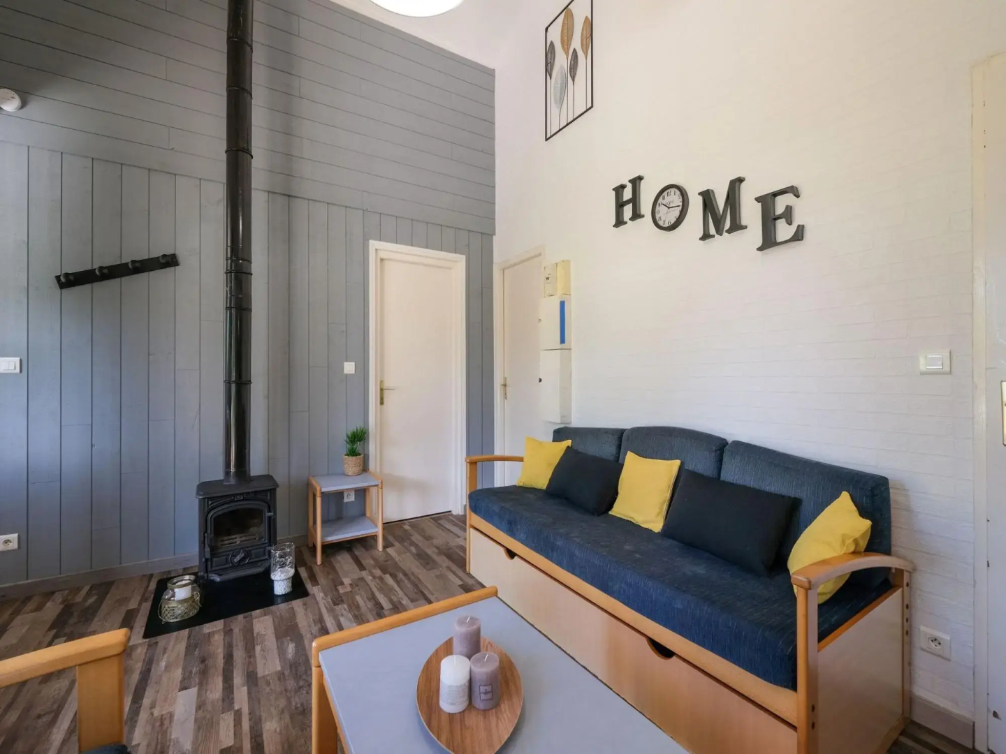 Snug Holiday Home in Signy le Petit with Private Terrace